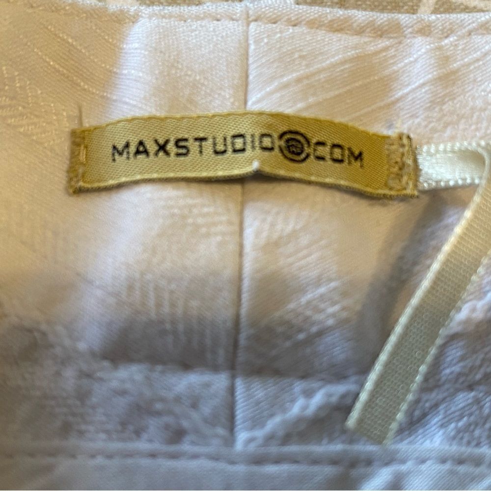 Max Studio White Shorts, size 10. (D12) - Picture 3 of 6